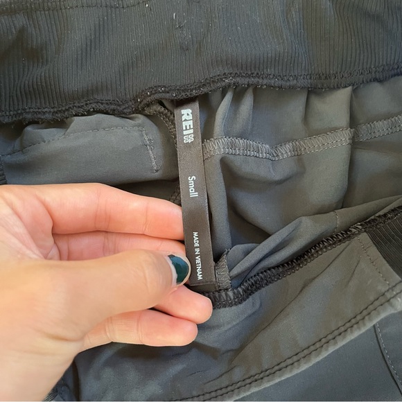 REI Co Op Hiking Shorts - Picture 3 of 4